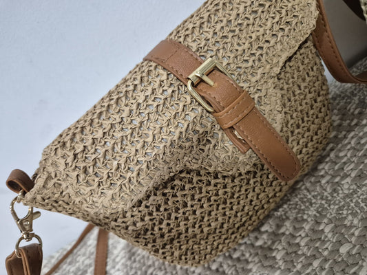 BOLSO BANDOLERA CON SOLAPA. REF: LL035